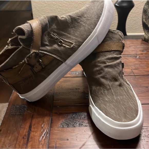 Women’s New Blowfish Malibu canvas hi-top sneakers. Distressed khaki green Sz 8. - Picture 5 of 7